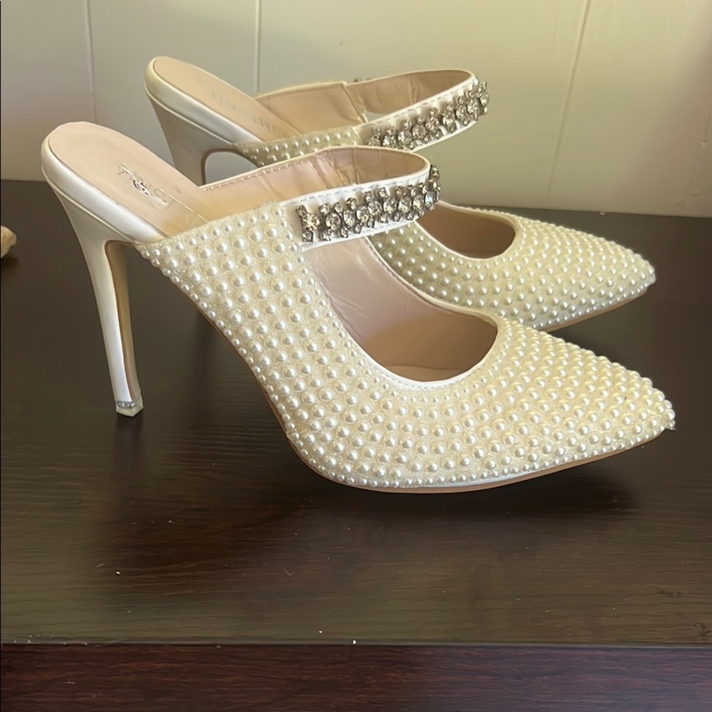 Cream Stiletto Heels with Pearl Texture